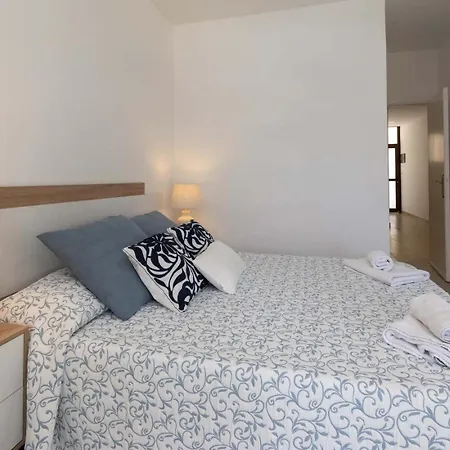 Sea Breeze Frontline Apartament